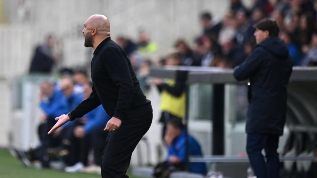 L'Avellino naufraga contro il Frosinone, la società si chiude nel silenzio e intanto affiorano i primi fantasmi