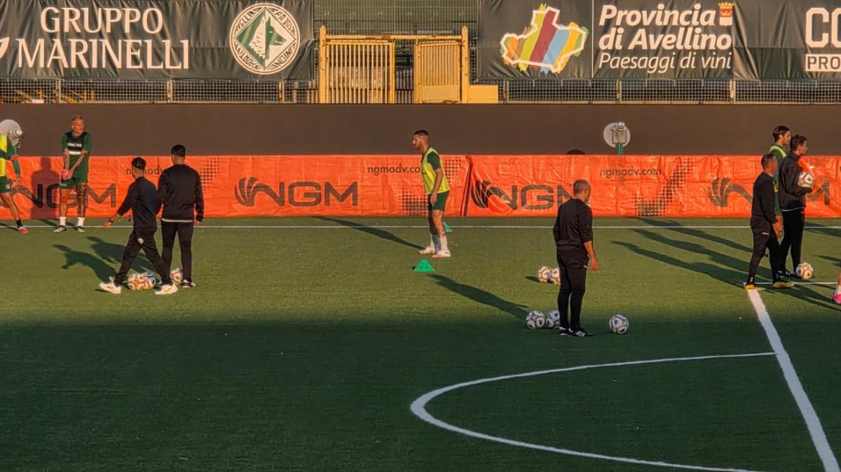 Avellino, nel pomeriggio riprende la preparazione: coperta lunga per Biancolino, rientra Palmiero