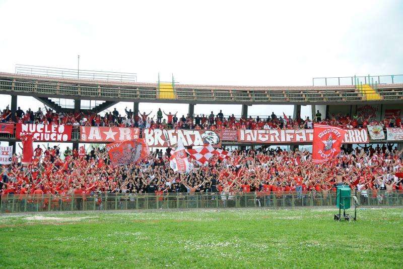 Serie B, un minuto di raccoglimento in tutti i campi per ricordare Osvaldo Neri