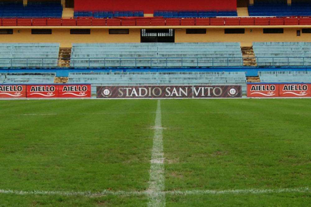 Serie B sempre più nel caos: Cosenza-Verona rinviata per campo impraticabile. Rischio 0-3 per i calabresi