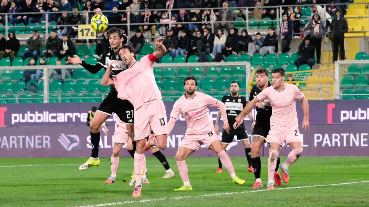 L'anticipo della 22esima giornata: il Palermo schianta il Bari al San Nicola