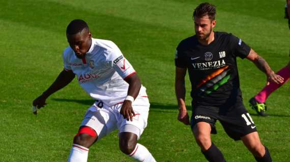 Serie B, colpo play off del Venezia: schiantato il Palermo (3-0)