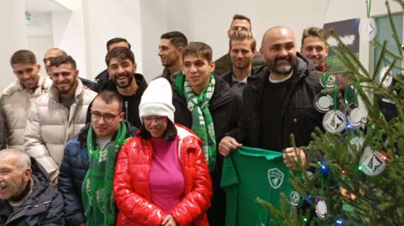 Avellino, addobbato l'albero di Natale con il MID e i Biancoverdi Insuperabili. Un pomeriggio all'insegna dall'allegria e del sorriso