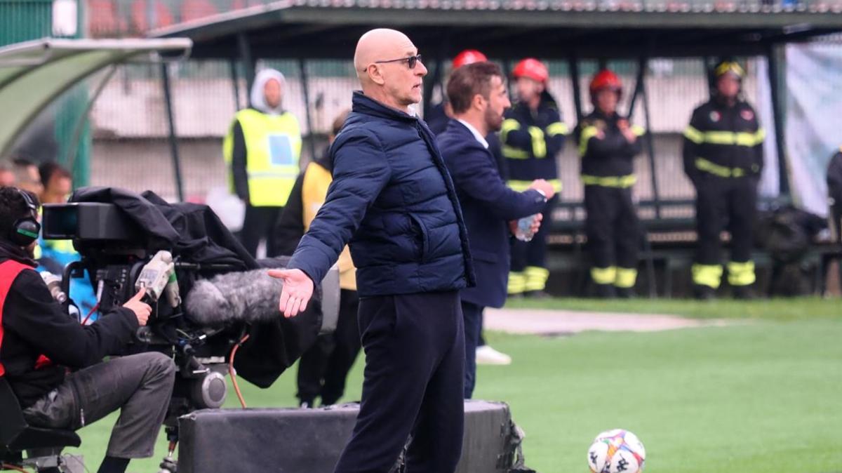 Prosegue la preparazione in vista del Bari: ballottaggi in difesa e attacco per Ballardini