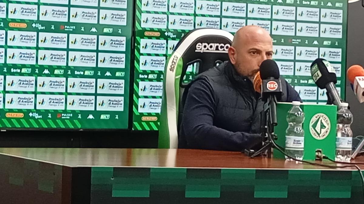 Carrarese, Calabro: "Vittoria per Fiorillo. La B è un campionato subdolo, non puoi permetterti di avere presunzione. Oggi ho visto la giusta umiltà"