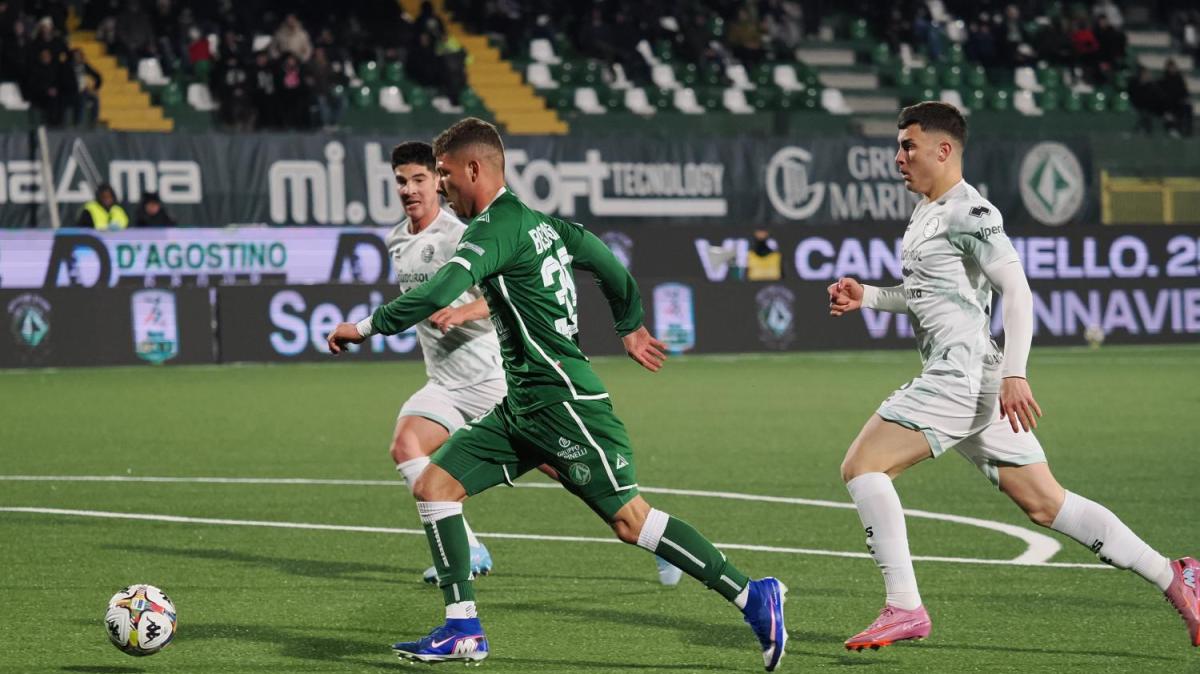 Avellino-Bari 0-0, fine primo tempo: è mancato solo il gol ai lupi