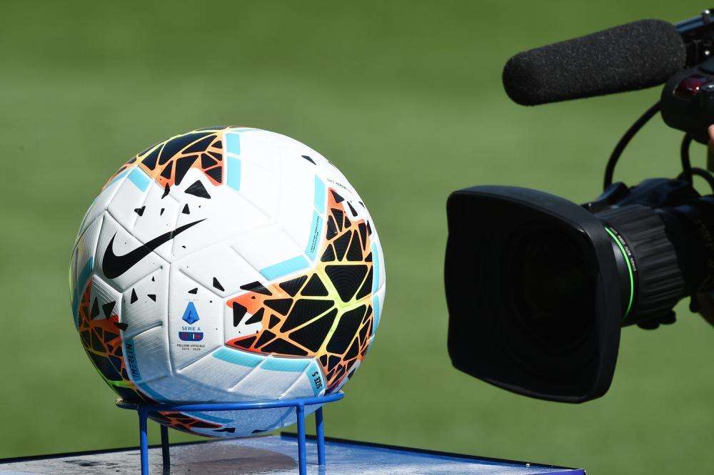 Prof. Rezza: "Ripresa campionati? Si naviga a vista. E' una decisione difficile..."