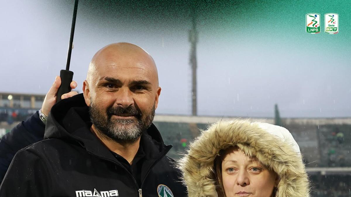 Biancolino e il pallone rosso donato alla donna che salvò nel 2018