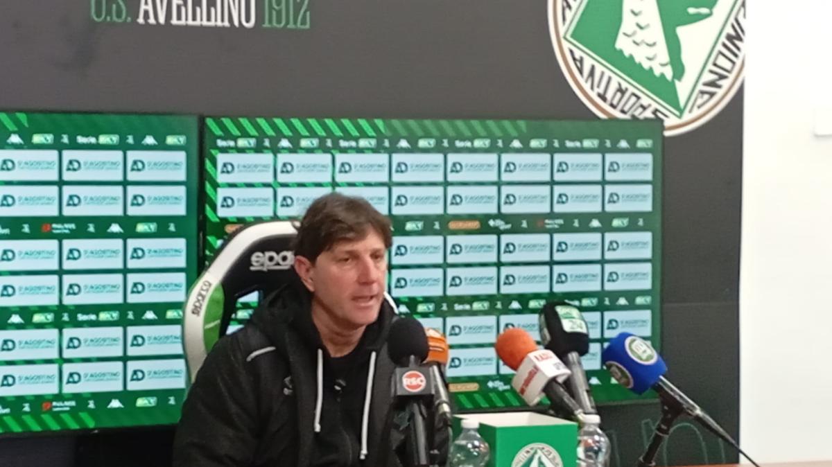 Cesena, Mignani: "Paghiamo a caro prezzo gli episodi. Il rosso? Il secondo gol dell'Avellino nasce da un fallo laterale in nostro favore, dato a loro"