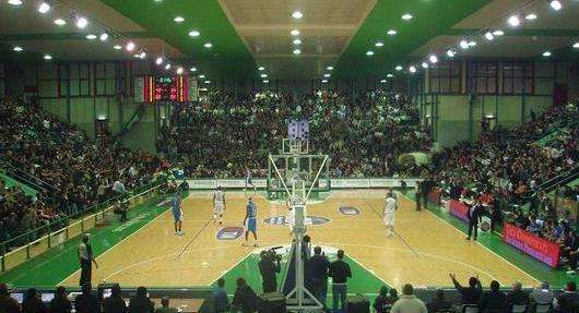 Basket - Cade ancora la Sidigas: Reggio si impone 89-86