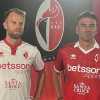 FOTO - Bari, ecco tue le nuove maglie. La bianca la indossa Gytkjaer, la rossa Moncini