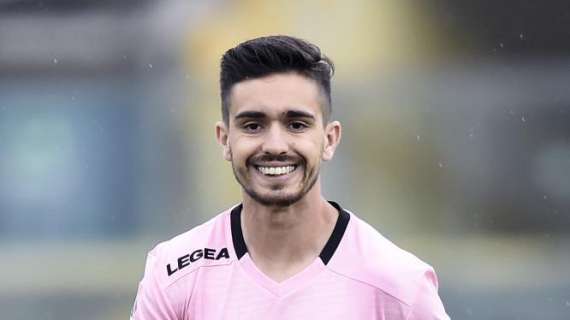 Il Palermo passeggia sul Bari e conquista il primo posto: è 0-3