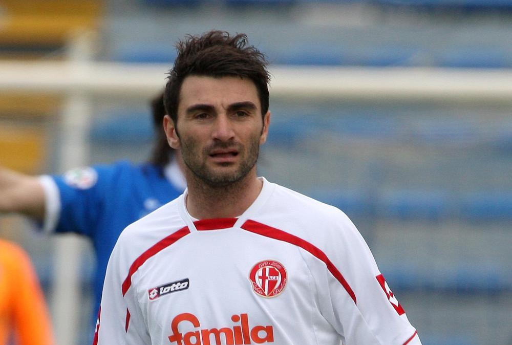 Marcatori: un uomo in fuga. Di Nardo, doppietta al Bari e balzo