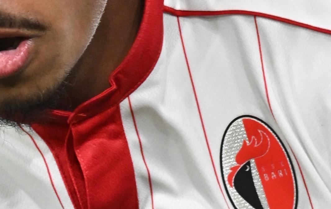 Il Bari celebra 118 anni di storia con una patch speciale sulla maglia
