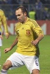 Spagna, Iniesta migliora
