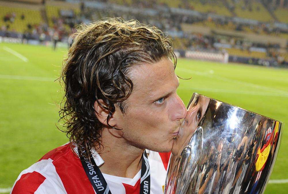 Liga spagnola: l'Atletico madrid travolge 4 a 0 il Gijon. Guarda il video dei gol di Forlan