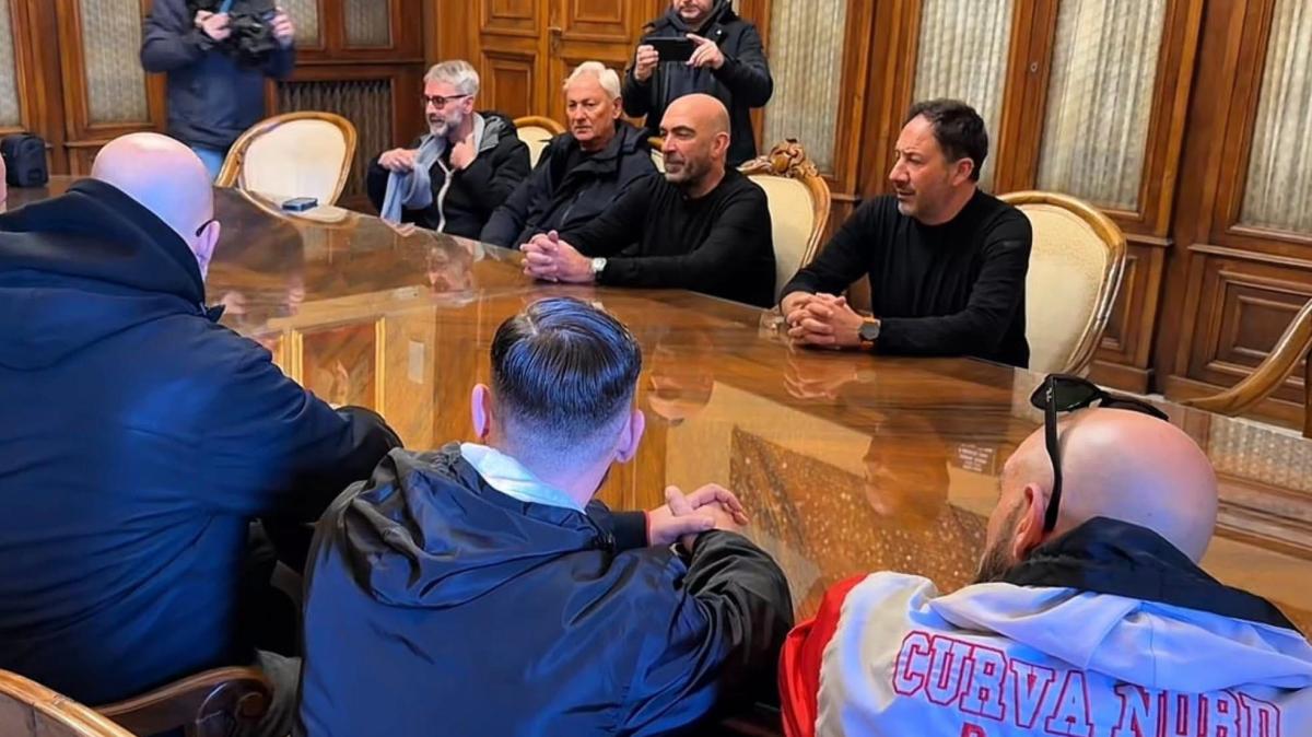 Il sindaco Leccese dopo incontro con i tifosi: "Parlerò con LDL. Non faccio promesse"