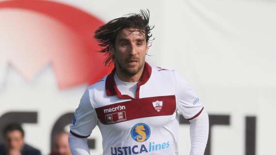 Ex Bari toglie un giocatore dopo il gestaccio e resta in 10: "I valori prima della vittoria"