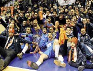 Il Capurso con la coppa Italia