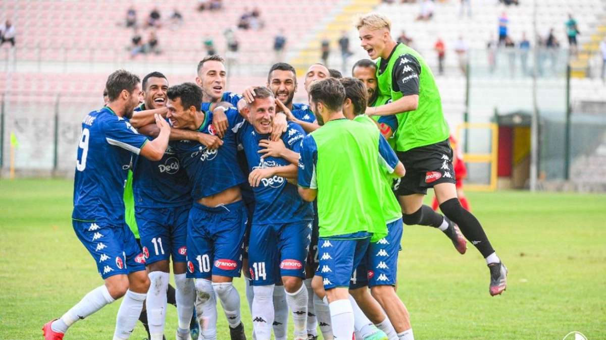 Inizia il 2022, il Bari sui social: "Tu sai già cosa fare..."