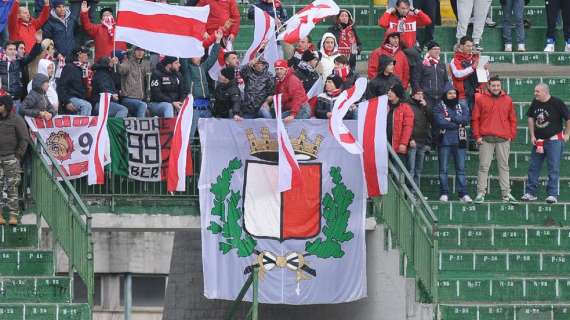 Varese-Bari, agguato al pullman dei tifosi biancorossi