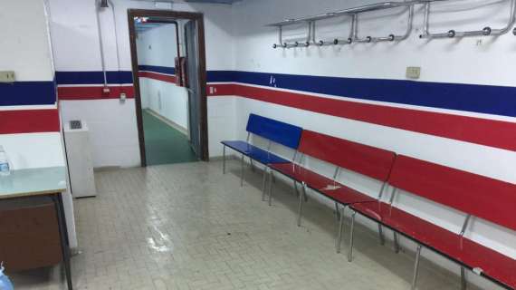 FOTO - Il bel gesto del Bari, le immagini dello spogliatoio ordinato prima della partenza