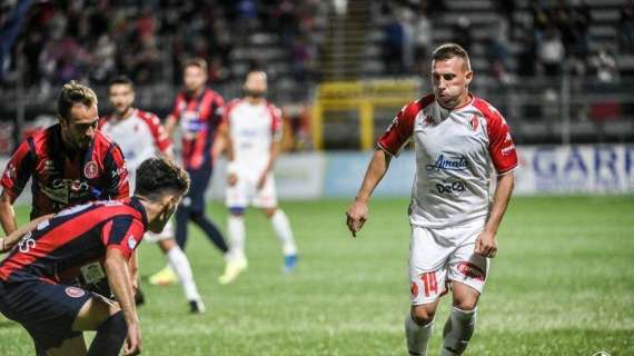D'Errico e la maglia regalata: "Mettiamo il cuore per avvicinare i tifosi"