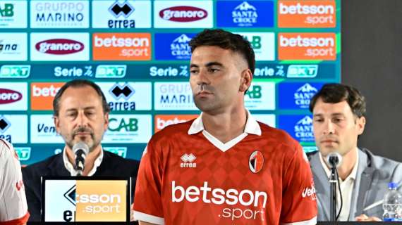 Milan-Bari, le probabili: Caserta col tridente, Moncini l'ariete. Fra i rossoneri guida Leao