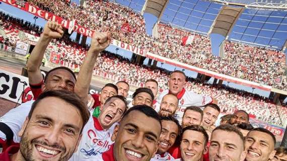 Il Bari celebra i suoi calciatori: "Ci fanno sognare. Sono le nostre carte buone..."