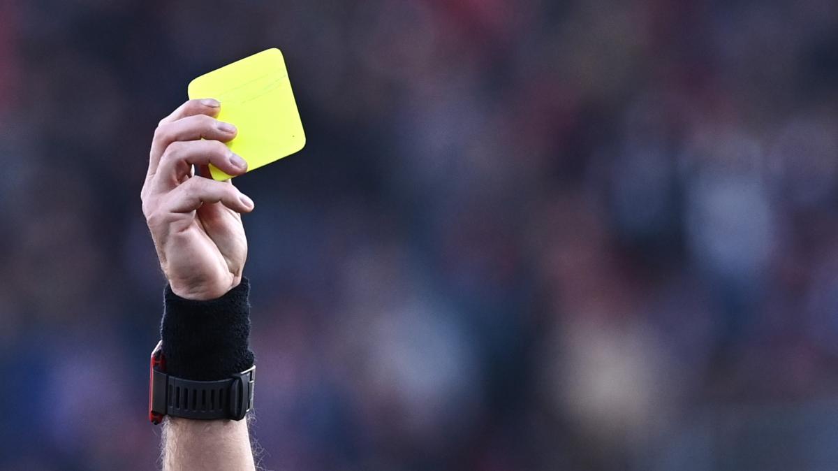 Lo dice il regolamento, Bari-Carrarese: tutti gli episodi arbitrali e le spiegazioni