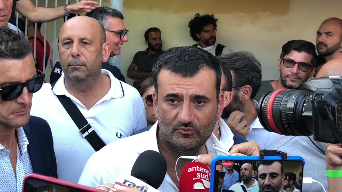 Decaro: "Io tradito". E sugli Hartono: "Fake news. Vi spiego com'è andata"