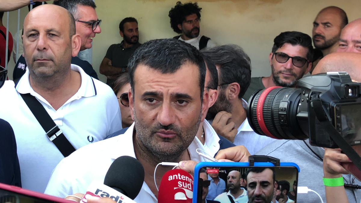 Decaro eletto Presidente della Regione Puglia. Tifoso del Bari, nel 2018 assegnò il club ai DeLa. Ora una nuova sfida