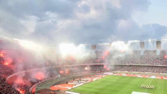 Bari-Salernitana, dal fumogeno viola al gemellaggio che dura dall’83. E sabato al San Nicola…