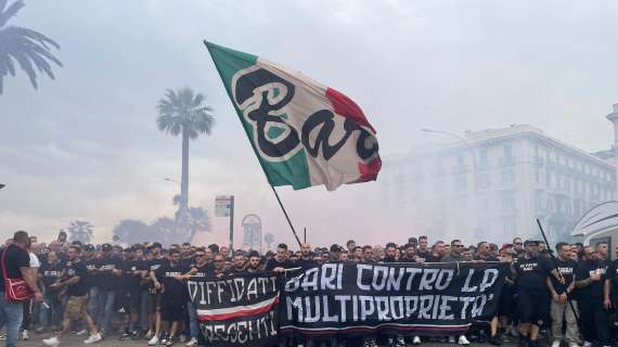 VIDEO - Bari contro la multiproprietà. Tanti tifosi presenti, i leader: "Secondi a nessuno"