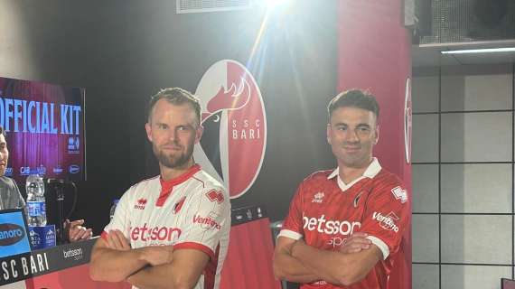Gytkjaer e Moncini i 'testimonial' delle nuove maglie. Siparietto: entrambi con lo stesso numero