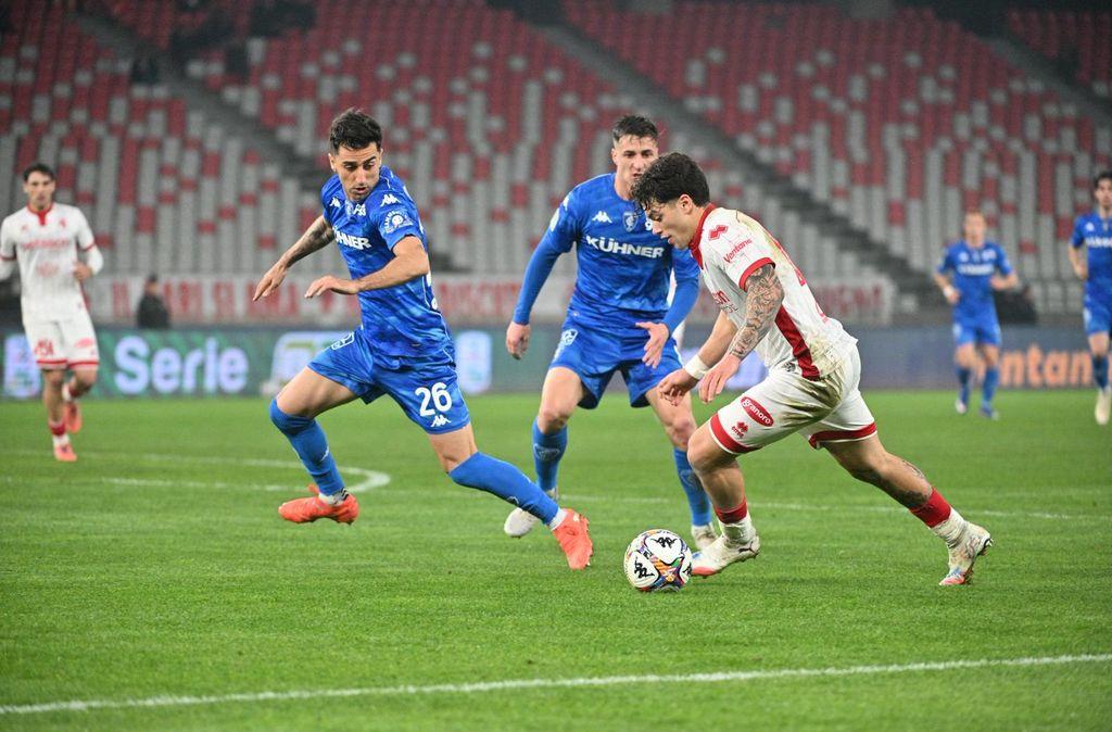 Dal web: "Troppo Frosinone per questo Bari. La squadra lotta e che sorpresa Rao!"