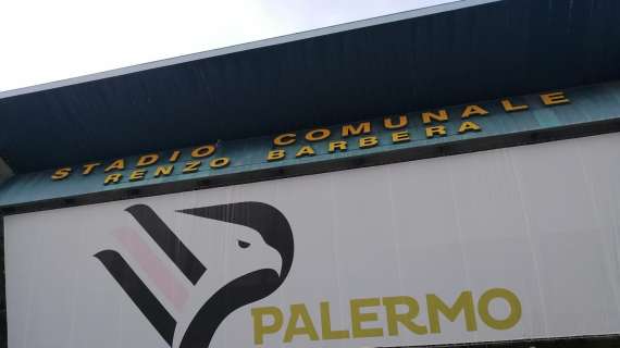 Palermo, un calciatore positivo dopo la gara col Bari: il comunicato 