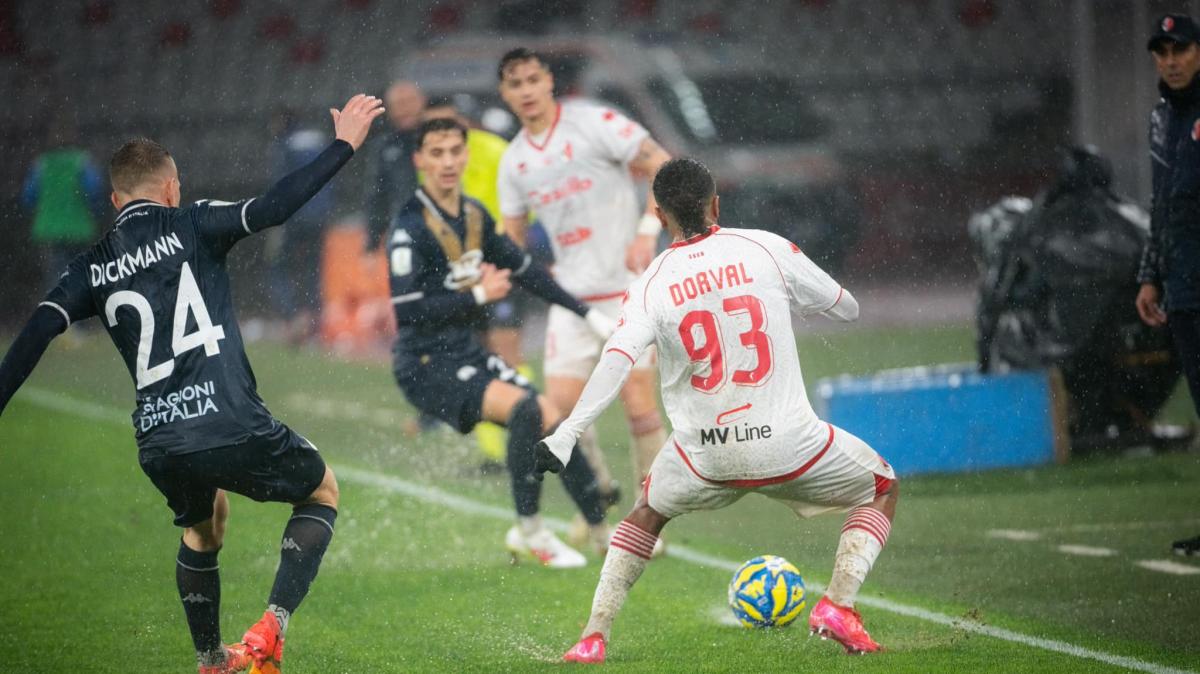Social - Bari, gli auguri tra ex e... artisti. Dorval elogia il tiki-taka della sua Algeria