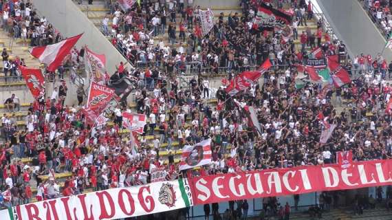 Bari, una passione che non finisce mai. Anche a Reggio Emilia in massa per un solo obiettivo