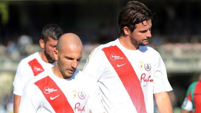 Bari brutto e senz'anima: calciatori fantasmi. Vercelli snodo cruciale...