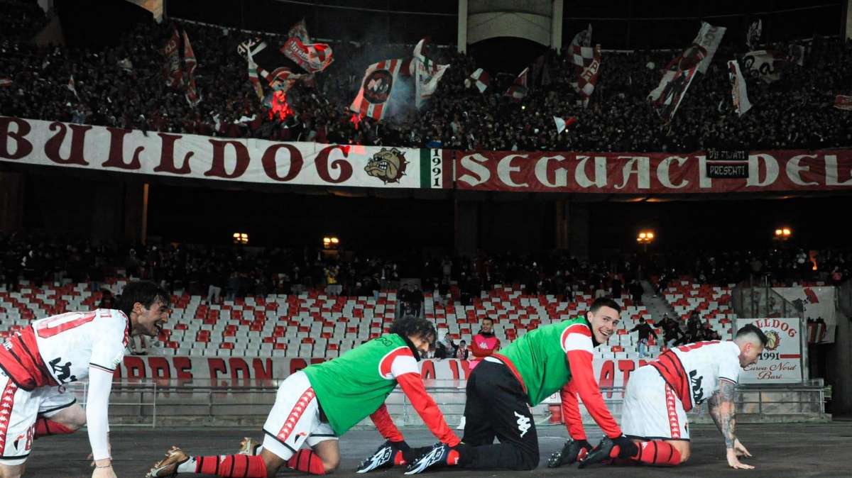 Il Bari Festeggia E Torna Il Trenino L Ultima Volta A Guidarlo Fu Maita