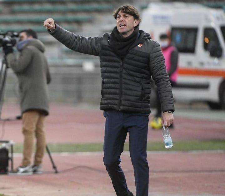 Il Bari un anno dopo: 3 punti in più, meno gol subiti. Ma c'è una grande differenza tra Mignani e Auteri