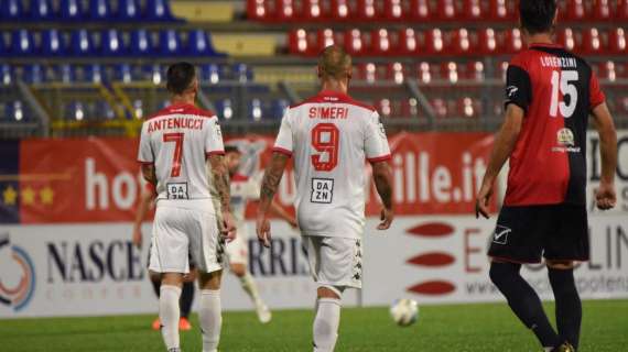 Casertana-Bari 0-3, in rete Hamlili e Simeri. Bene anche Antenucci e la difesa. Rivivi il match