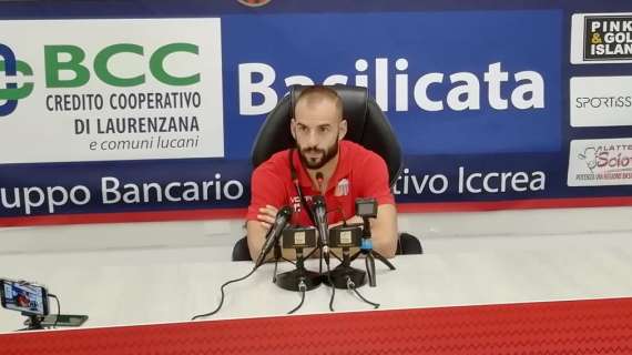 Catanzaro, Curiale: "Dobbiamo consolidare il quarto posto e magari scavalcare il Bari"