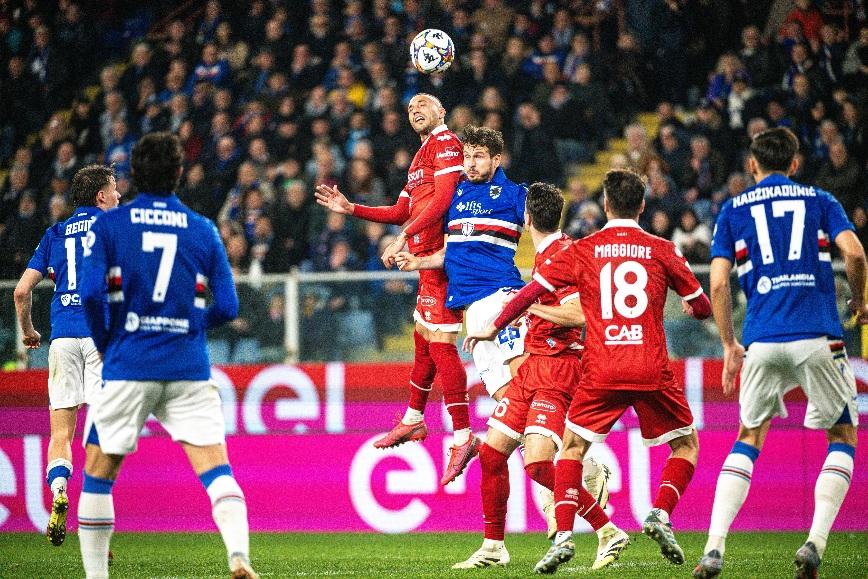 Ruggito del Bari a Marassi: Moncini e Bellomo regalano una speranza salvezza 