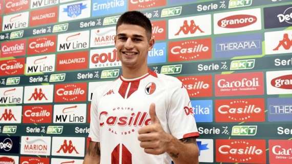 Koutsoupias è ufficiale. Arriva anche la nota del Bari e... il numero di maglia