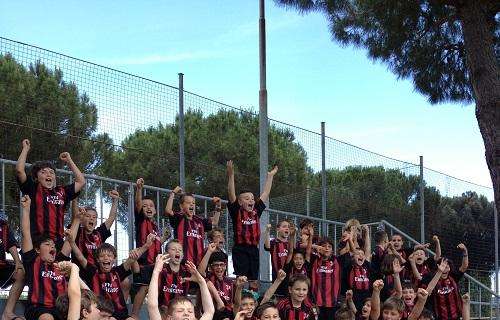 A Bari il 'Milan Junior Camp' dal 9 al 22 Giugno
