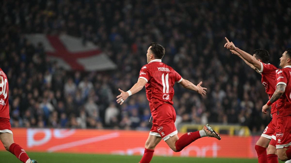 Squillo Bari. Da Moncini all'abbraccio di gruppo. Il club: "Così, insieme, sempre"