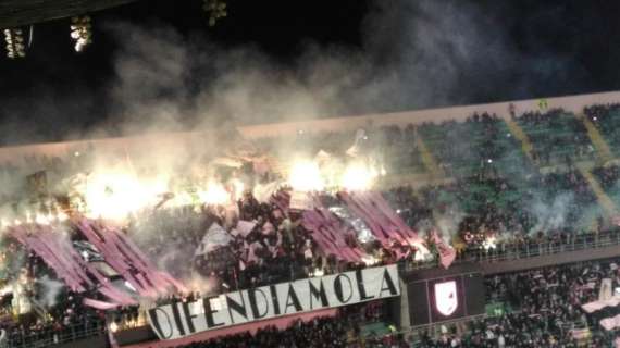 Inferno Palermo: in fiamme botteghino stadio