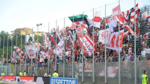 Avellino-Bari, come un derby: i tifosi nel settore ospiti...